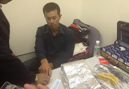 Tuồn ma túy qua đường hàng không ảnh 1