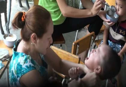 Đày đọa trẻ mầm non ảnh 1