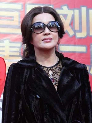 Lưu Hiểu Khánh kiện vì bị gọi "trâu già gặm cỏ non" ảnh 2