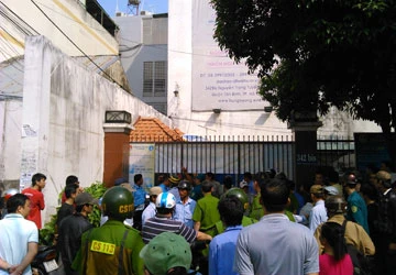 Náo loạn tại Trường ĐH Hùng Vương TP.HCM ảnh 1