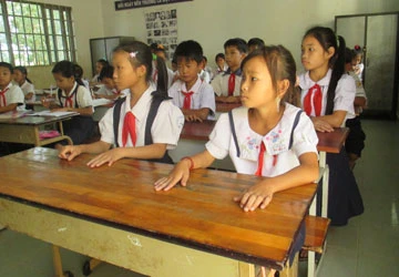 Thất học do thiếu giấy khai sinh ảnh 1