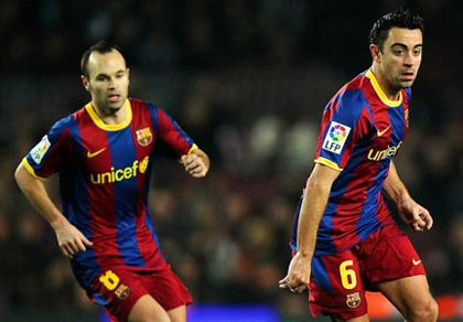 Barca nổi sóng: Xavi, Iniesta bỏ tập vì Tata ảnh 1