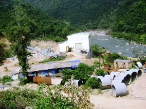 Nỗ lực tìm người bị lũ cuốn vào đường hầm dẫn nước ảnh 1