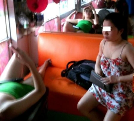 Phố 'gội đầu sung sướng' giữa Sài Thành ảnh 1