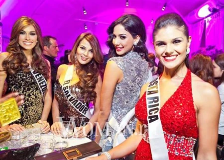 Trương Thị May và người đẹp hoàn vũ vui vẻ tiệc tùng ảnh 5