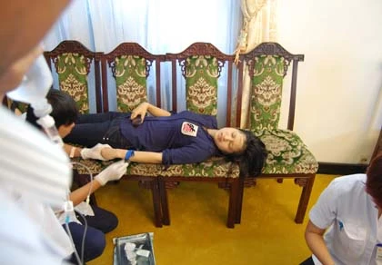 Dòng người đổ về Dinh Độc Lập tiễn đưa Đại tướng ảnh 10