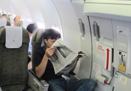 Mở cửa máy bay đi toilet: Ngây thơ chết người ảnh 2