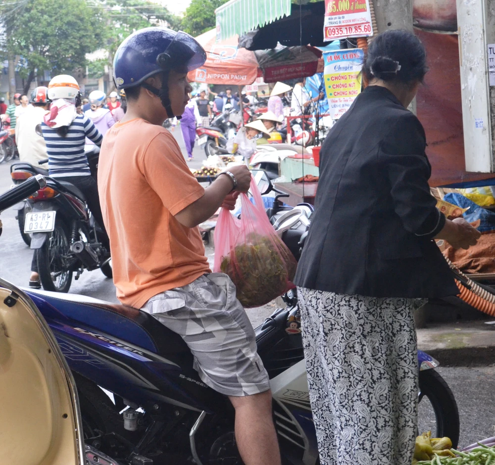 Đà Nẵng đang căng mình chuẩn bị đón bão siêu bão ảnh 6