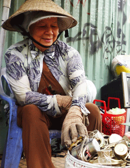 Nghề... đập tivi ảnh 2