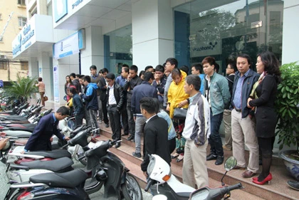 iPhone 5S chính hãng đắt khách, 5C ế ẩm ảnh 1