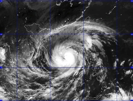 Siêu bão Hải Yến chỉ còn cách Trường Sa 240 Km ảnh 1
