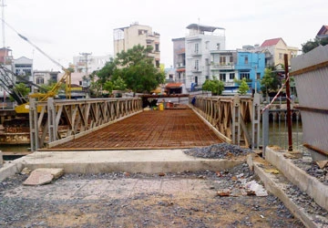 Xây ba cầu tạm thay cầu Bông, cầu Kiệu và cầu Lê Văn Sỹ ảnh 1