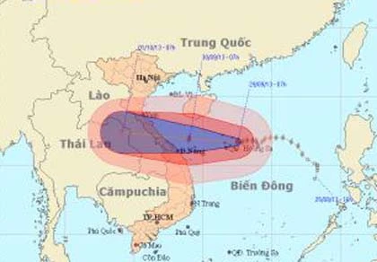Bão số 10 đang tiến vào miền Trung ảnh 1