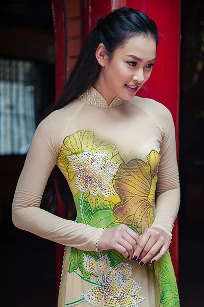 Vương Thu Phương nền nã với áo dài ảnh 6