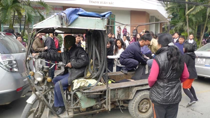 Cháy căn hộ, chủ nhà ngất xỉu vì ngạt khói ảnh 4