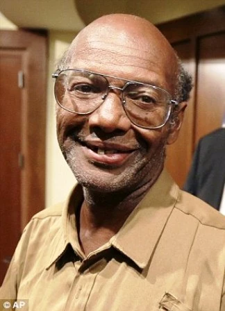 Mỹ: Người vô gia cư trả lại gần 900 triệu đồng nhặt được ảnh 1 Mỹ: Người vô gia cư trả lại gần 900 triệu đồng nhặt được ảnh 1