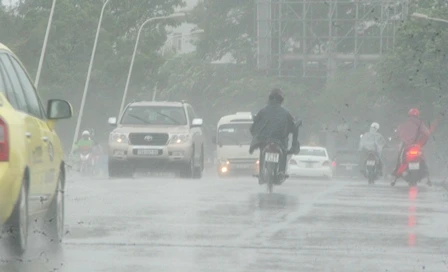 Những hình ảnh đầu tiên của cơn bão số 10 ảnh 3