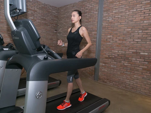 Ngô Thanh Vân đua thuyền buồm ở Hồng Kông ảnh 2 Ngô Thanh Vân đua thuyền buồm ở Hồng Kông ảnh 2