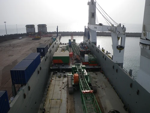 Con tàu chở tàu ngầm Kilo trên đường đến Việt Nam ảnh 10