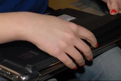 Làm sao để biết pin laptop sắp hỏng? ảnh 1