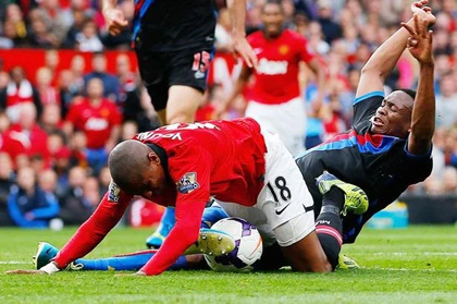 Ashley Young thừa nhận mang tiếng xấu ăn vạ ảnh 1