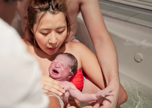 Bộ ảnh sinh con dưới nước ảnh 8