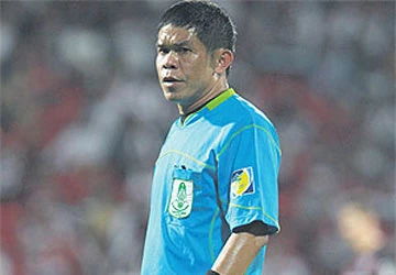 Bóng Đá Thái Lan: Trọng tài FIFA bị ám sát ảnh 1