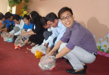 Mổ heo đất hội thu “Vì học sinh Trường Sa thân yêu” ảnh 1