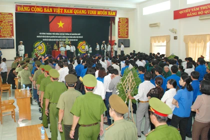 Lễ viếng đại tướng Võ Nguyên Giáp trên cả nước ảnh 14 Lễ viếng đại tướng Võ Nguyên Giáp trên cả nước ảnh 14