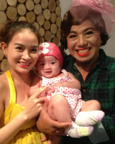 Hồng Tơ khoe con gái trong liveshow ảnh 2