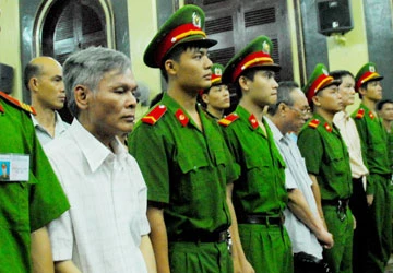 Hai bị cáo tham ô lãnh án tử hình ảnh 1