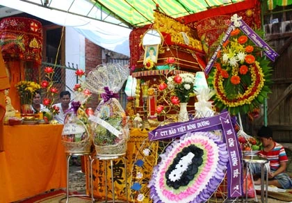 Thị trấn nhỏ bàng hoàng với 7 đám tang ảnh 3