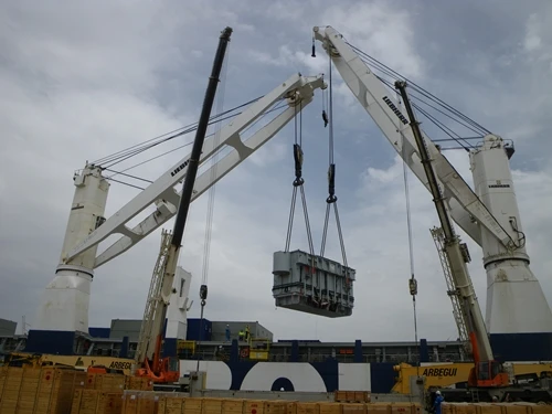 Con tàu chở tàu ngầm Kilo trên đường đến Việt Nam ảnh 7