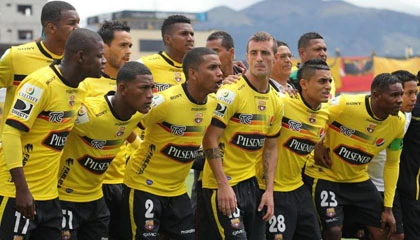 Barca tố đội bóng Ecuador "ăn cắp" thương hiệu ảnh 1