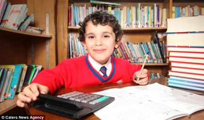 Cậu bé 4 tuổi có chỉ số IQ bằng thiên tài Einstein ảnh 2
