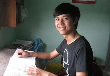 Cậu học trò thủ khoa 29 điểm: Học để thoát nghèo ảnh 1