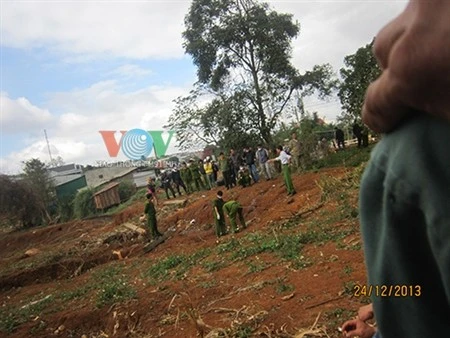 Phát hiện xác phụ nữ bị trói vùi lấp trong rác ảnh 1