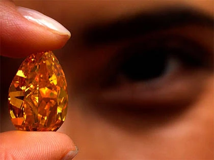 "Kim cương lửa" lớn nhất thế giới đạt giá sốc ảnh 1