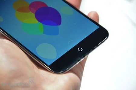 Smartphone đầu tiên trên thế giới có ổ cứng 128GB chính thức lên kệ ảnh 6 Smartphone đầu tiên trên thế giới có ổ cứng 128GB chính thức lên kệ ảnh 6