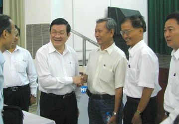 Luôn ở bên cạnh người tố cáo tham nhũng ảnh 1 Luôn ở bên cạnh người tố cáo tham nhũng ảnh 1