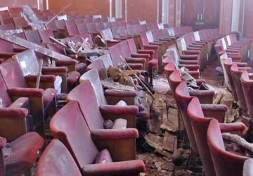 Sập trần nhà hát ở Anh, 88 người bị thương ảnh 1