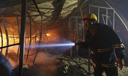 Bangladesh lại cháy xưởng may, 60 người thương vong ảnh 2 Bangladesh lại cháy xưởng may, 60 người thương vong ảnh 2