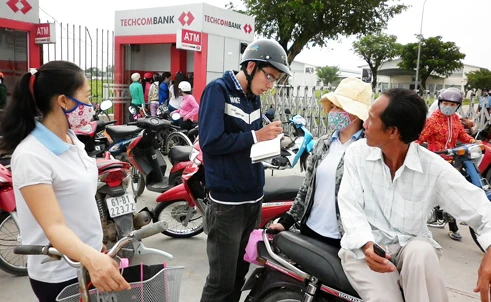 “Rút giùm” thẻ ATM, ôm tiền tỷ bỏ trốn ảnh 1