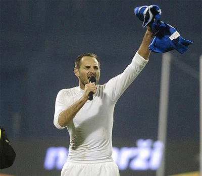 Simunic nhận án phạt cho màn chia vui kiểu Phát xít ảnh 1