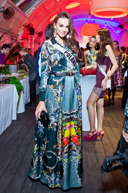 Trương Thị May và người đẹp hoàn vũ vui vẻ tiệc tùng ảnh 7