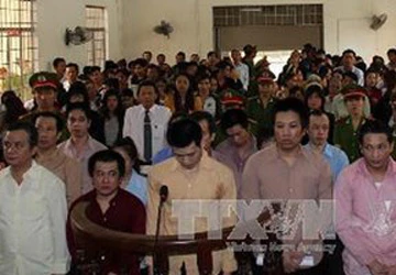 Hơn 80 năm tù cho các bị cáo "chăn dắt" tiếp viên karaoke ảnh 1