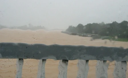 Những hình ảnh đầu tiên của cơn bão số 10 ảnh 2