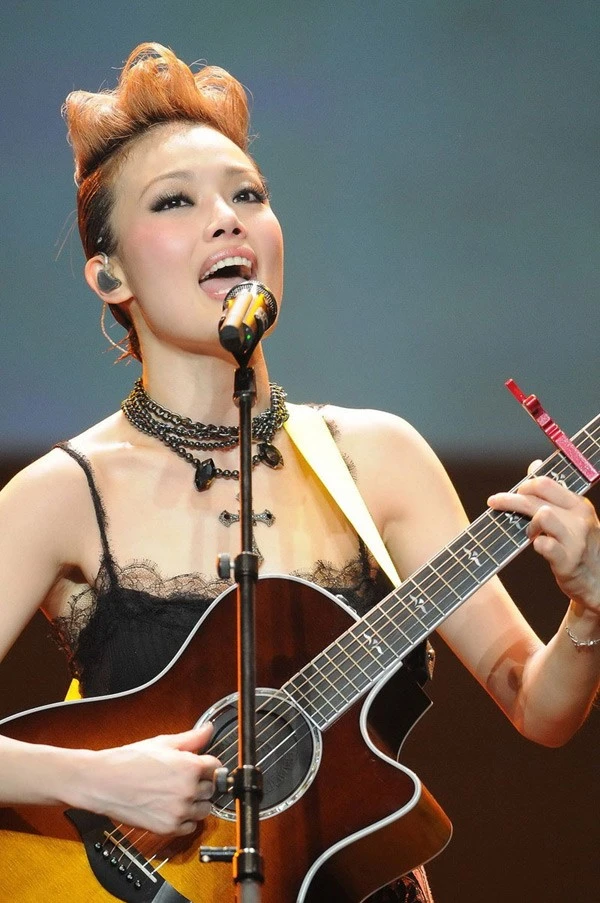 Lâm Chí Linh mua bảo hiểm… ngực trị giá 3,5 tỷ đồng ảnh 3