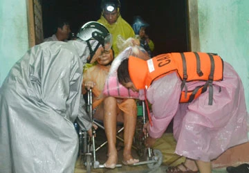 Dân làng Vân “chạy” bão ảnh 1