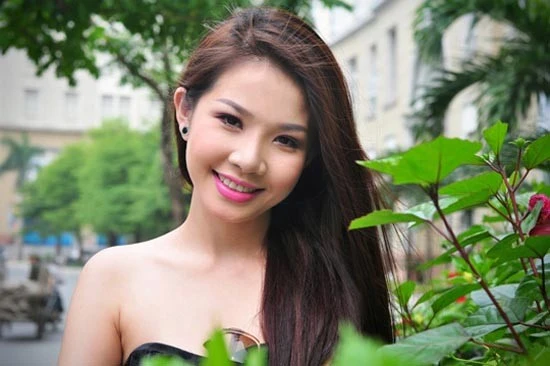 Đọ độ nóng bỏng của các "cô nàng Vàng Anh" một thời ảnh 7